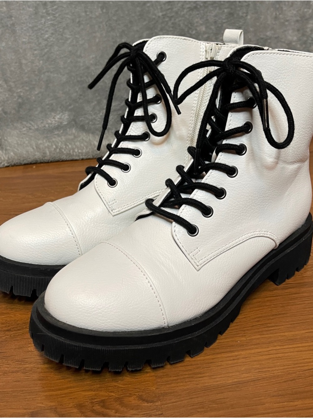 SO Womens Size 8 Grunge Punk Biker Moto Edgy Half Calf Zip Chunky Boots White